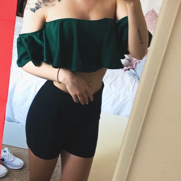 Off the Shoulder Ruffled Crop Top - Picture 2 of 2